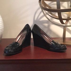 GUC Coach black patent wedges size 8.5